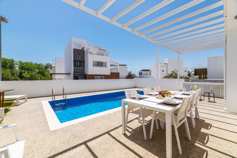 Elite Blu Heights Villa