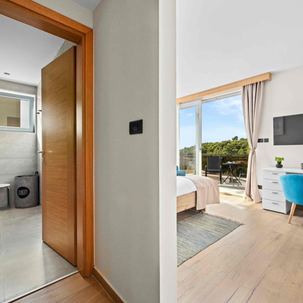 Villa Palma - Seaside Luxury Villa for 6 Person