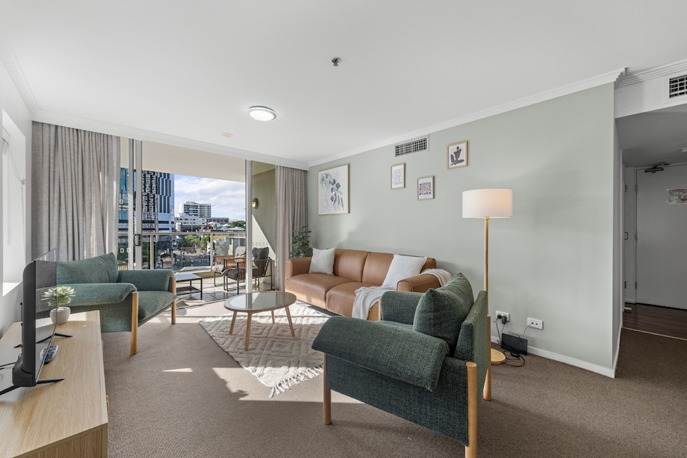 Prime City Residence With Pool, Gym and Parking