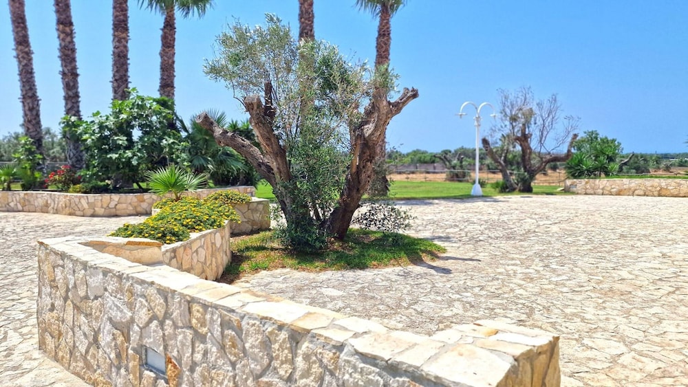 Villa With Swimming Pool Sleeps 8 Three Bedrooms