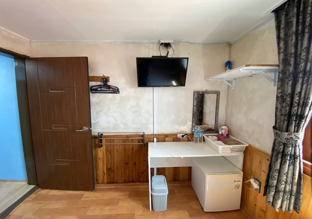 Gudeok Guest House - Hostel
