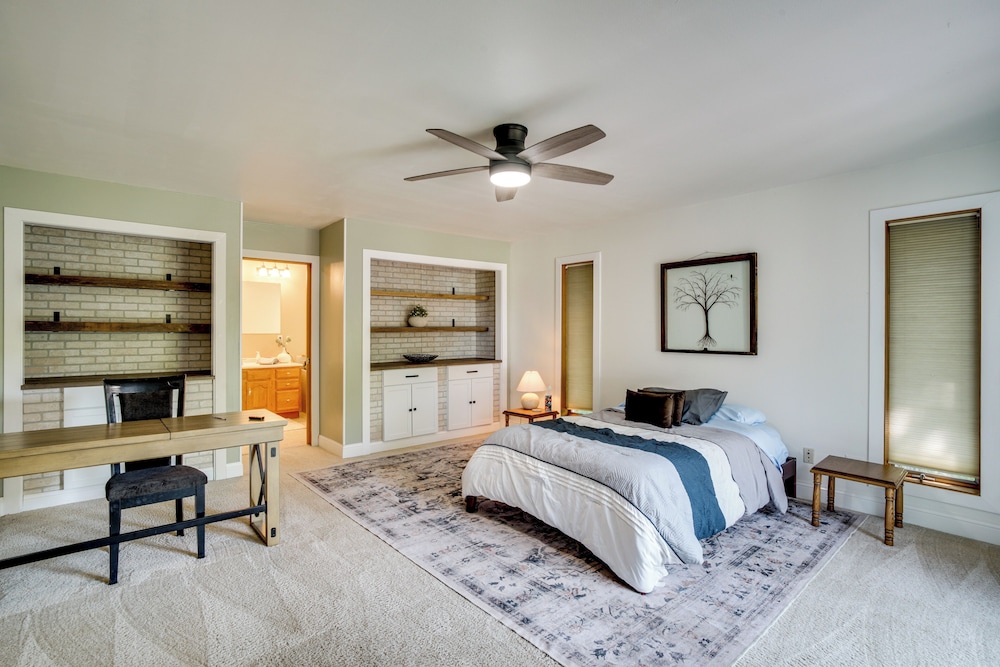 Spacious Family Villa w/ Decks in Chilton!