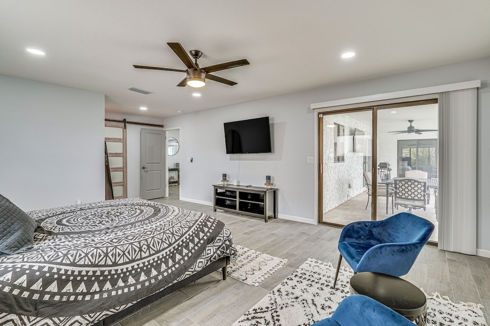 Sunny Arizona Oasis w/ Views - 2 Mi to Lake Havasu