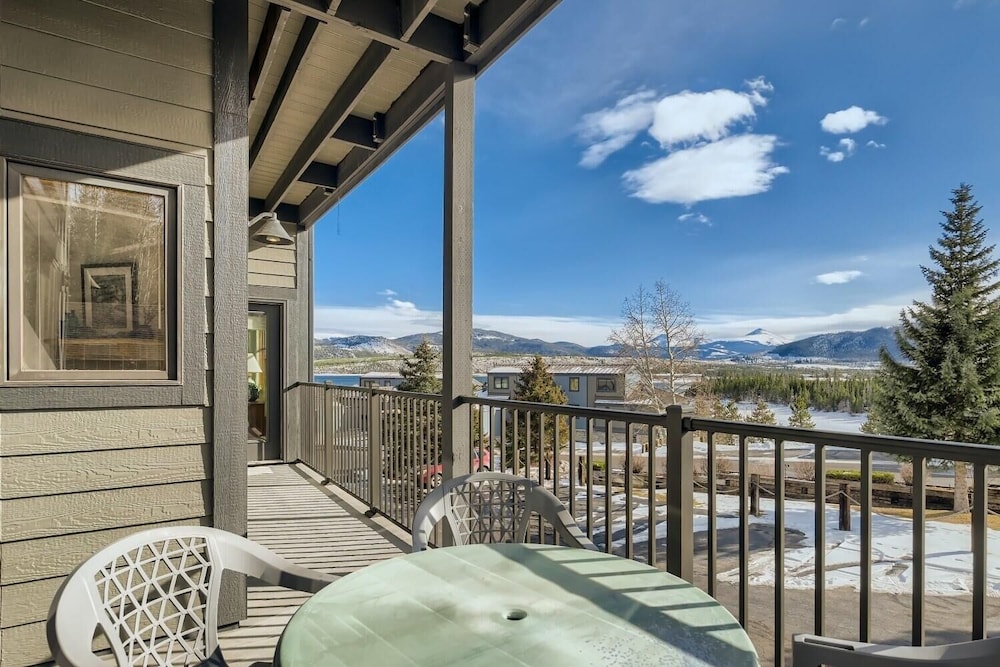 Lake Forest 201f 2 Bedroom Condo by RedAwning