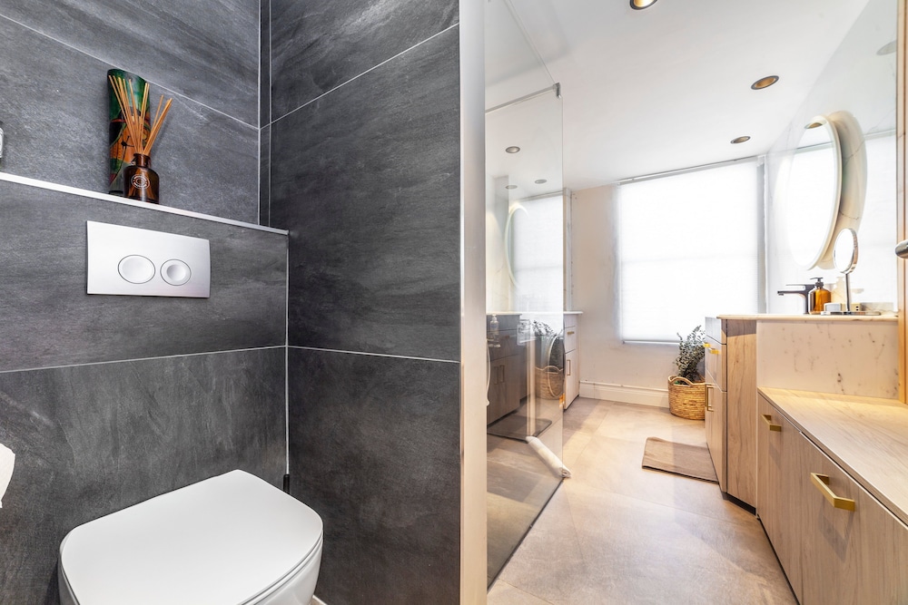 Lovely 2 Bedroom Flat In The Heart Of Chelsea
