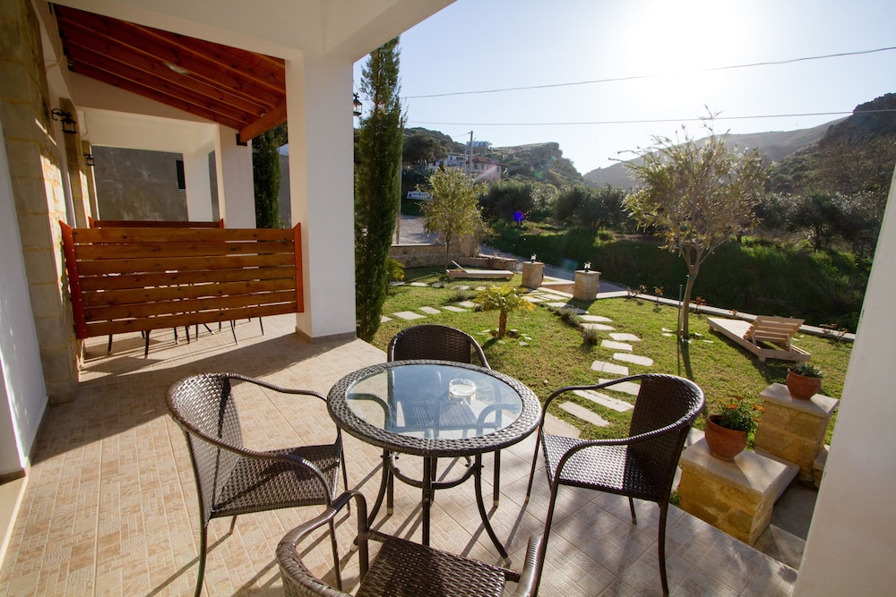 Agarathos Traditional Rooms