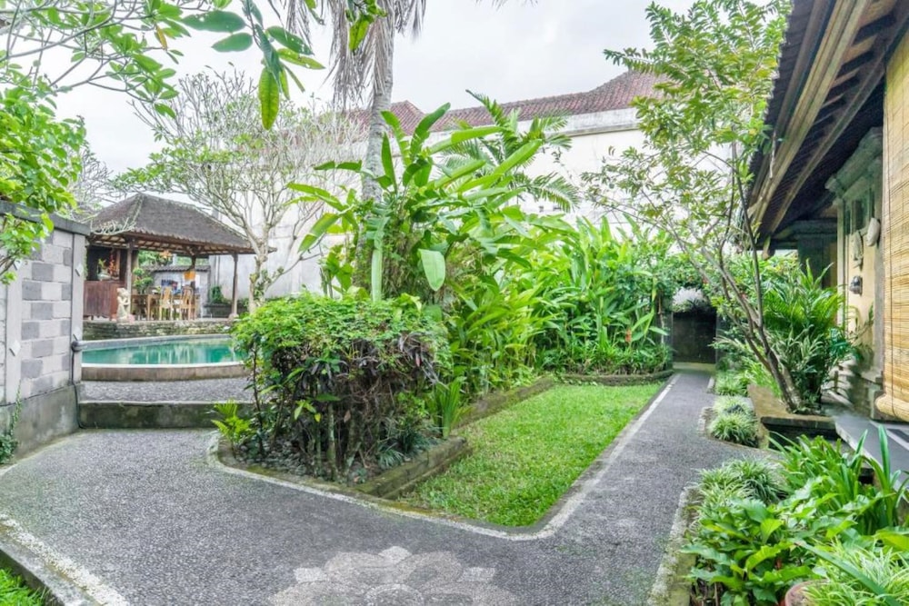 Sari Bamboo Bungalows