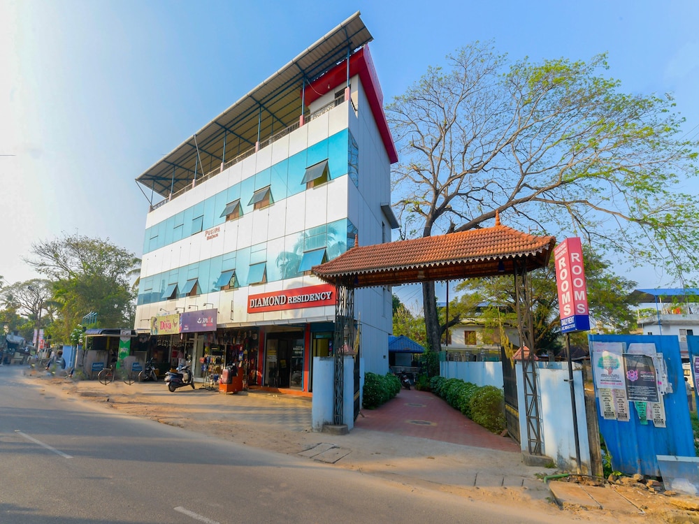 OYO 11529 Diamond Residency