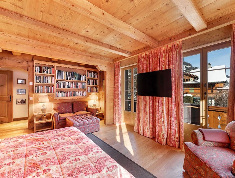 Beautiful Alpine Luxury Flat in Rougemont