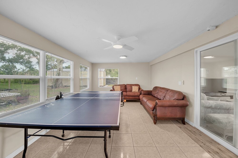 Elwood Park Gem: Spacious 3br Prime Location 3 Bedroom Home