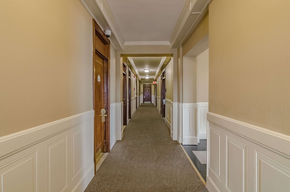 Sedalia Vacations - Hotel Bothwell Sedalia Central District, Ascend Hotel Collection - Property Image 3
