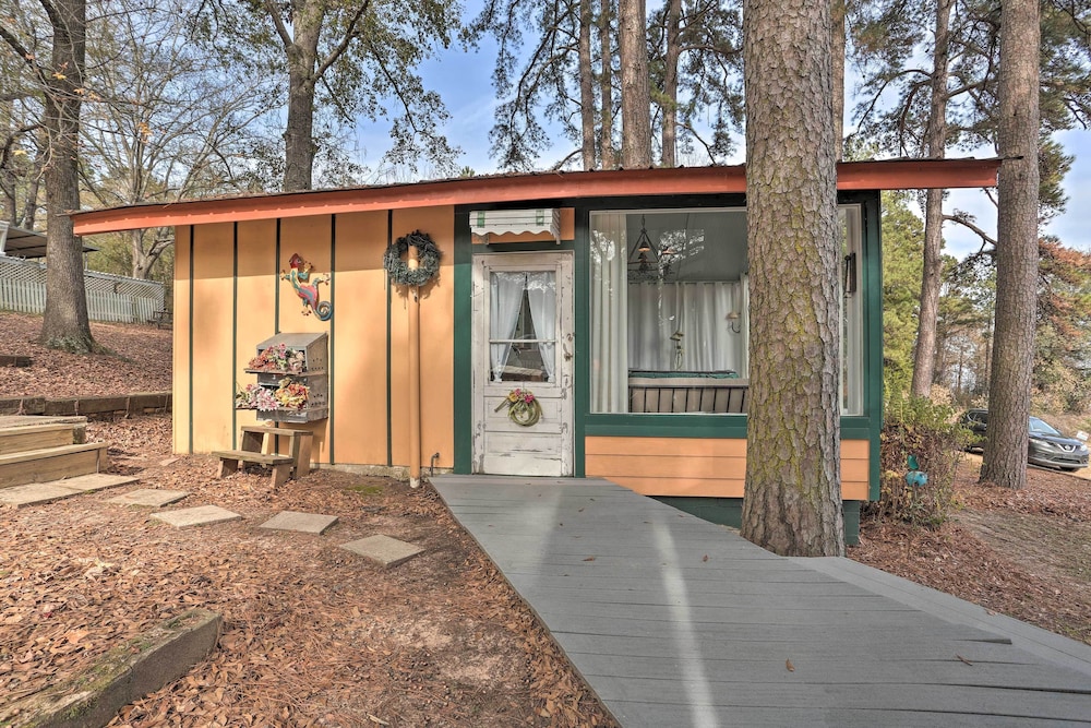 Monroe Vacations - Lakeside Pleasure Island Cabin w/ Deck  Gas Grill - Property Image 1