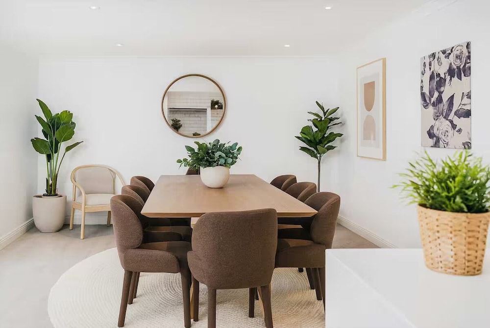 Stylish 4BR City Retreat