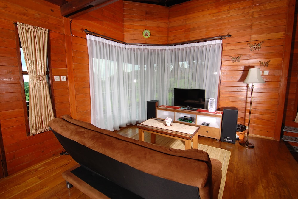 Villa ChavaMinerva Kayu - Ciater, Ciater - 15