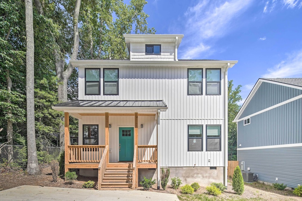 Bright & Inviting Home by Biltmore Village w/ Deck view 5
