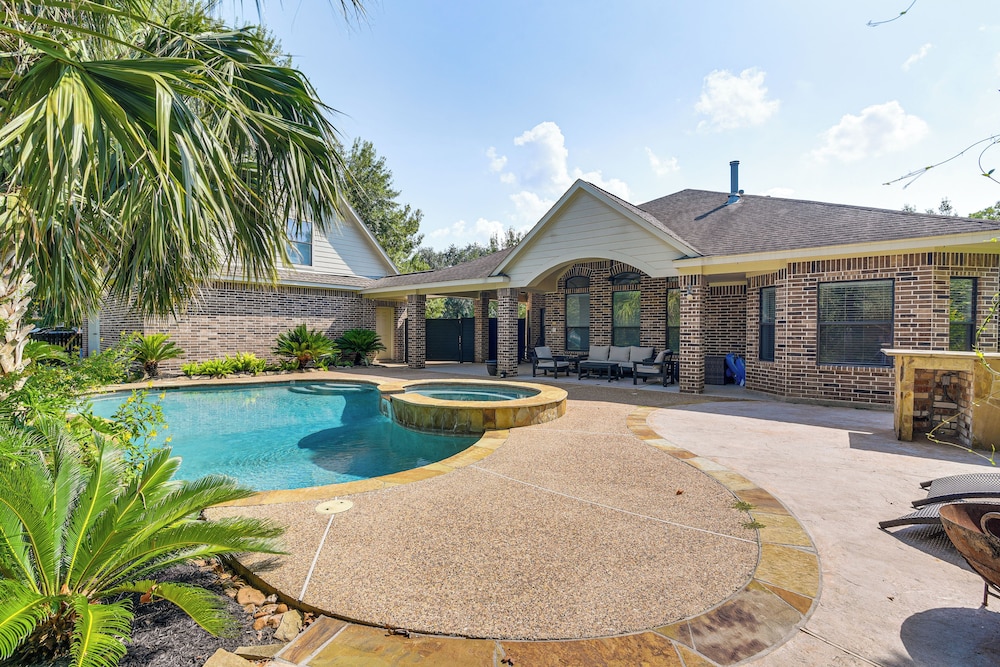 Pool & Hot Tub: Family-friendly Houston Area Home!