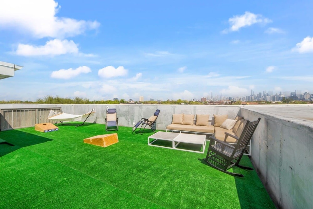 4 Bedroom Condo in Ukranian