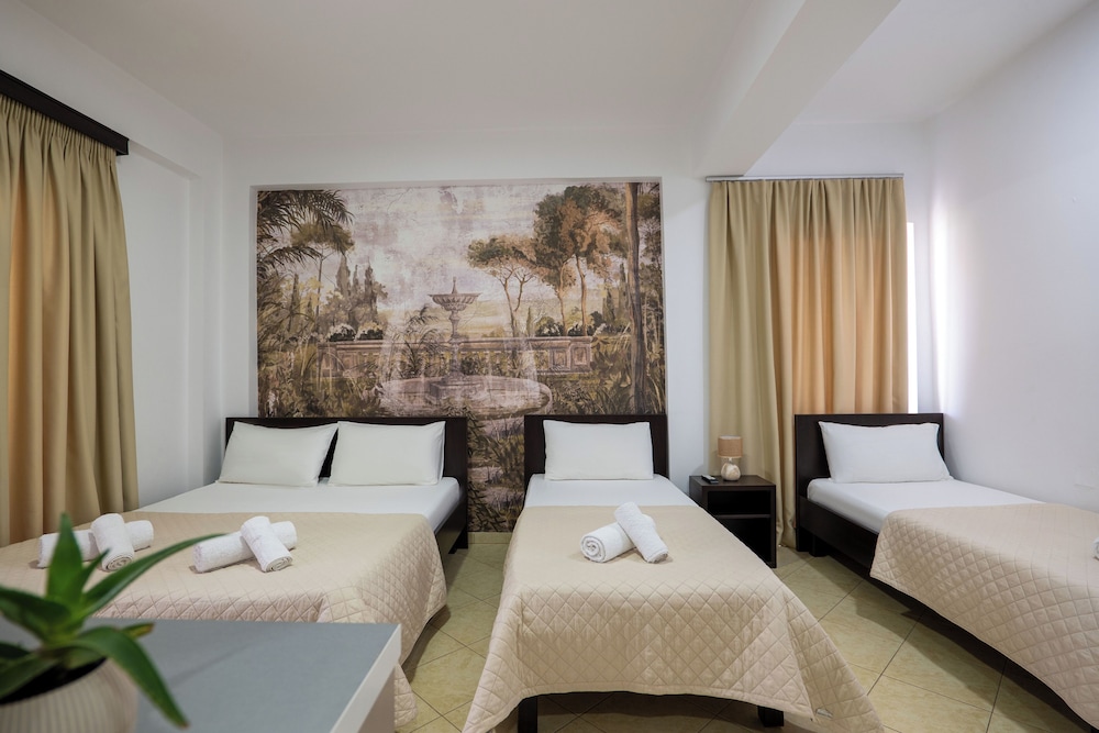 Atlantis Hotel & Apartments