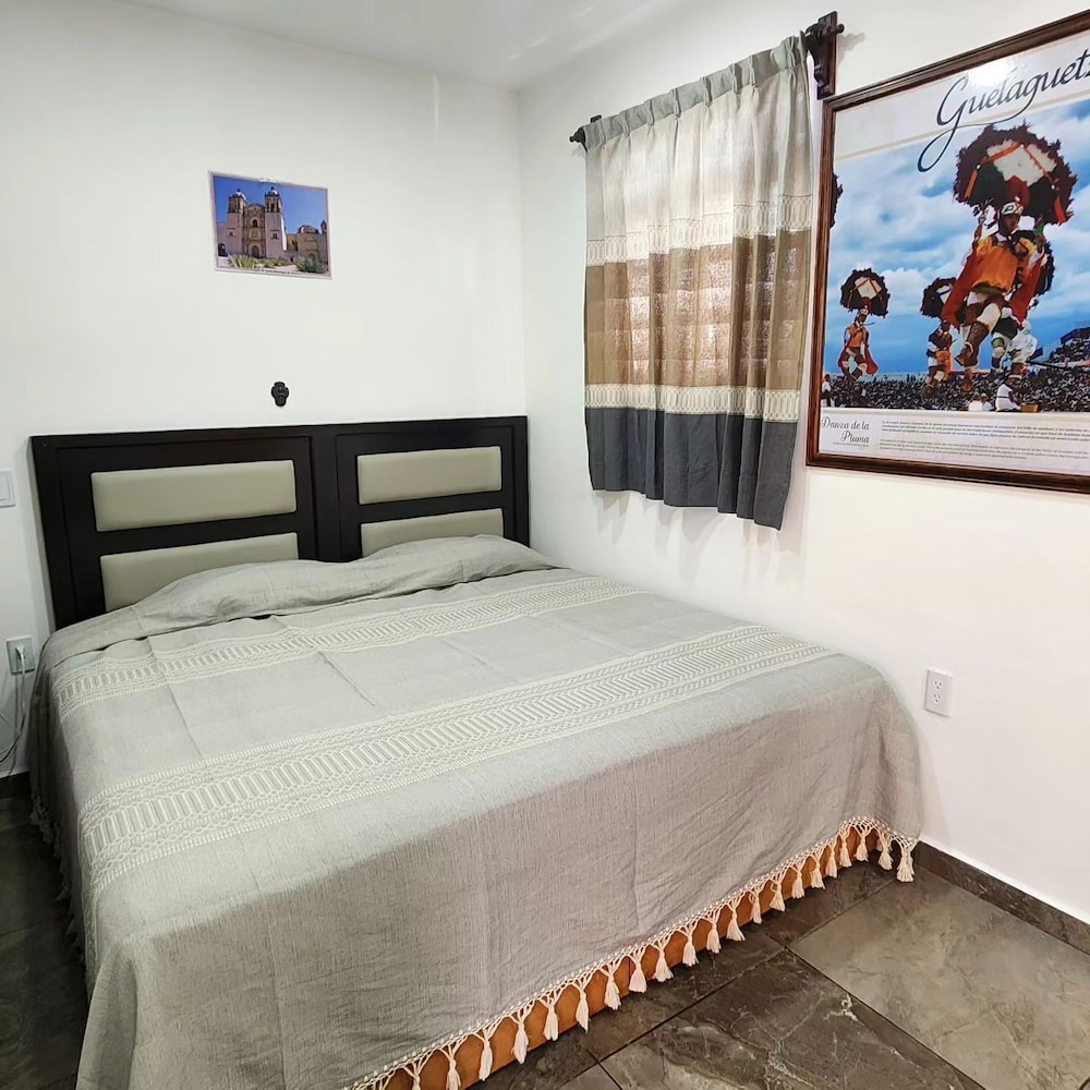 Hostal Guelaguetza Danza de la Pluma view 4