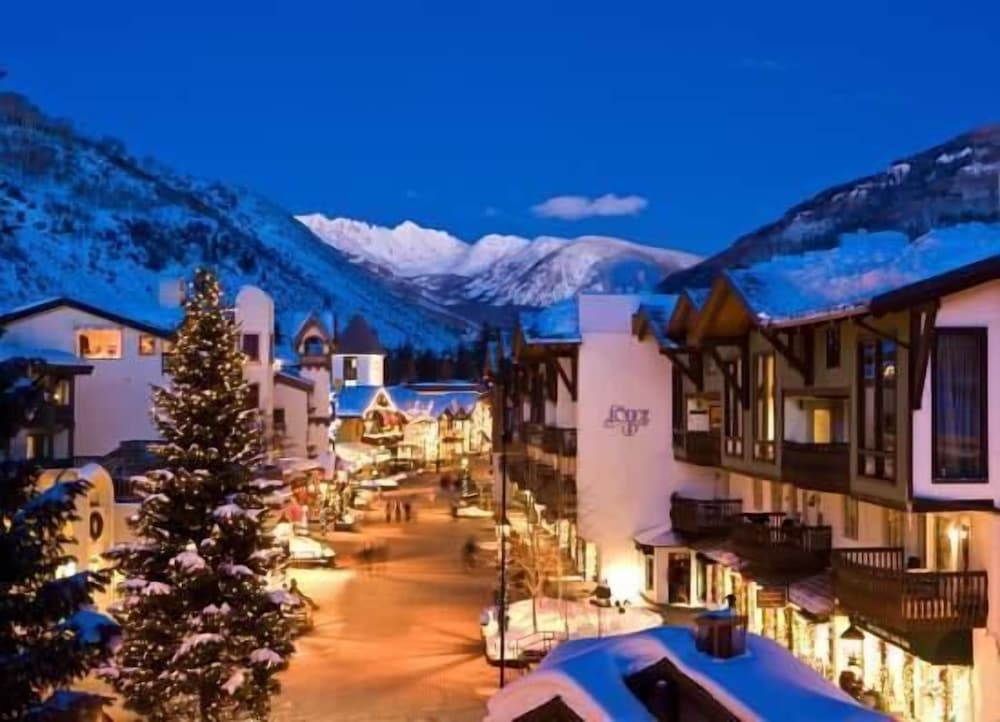 Penthouse with Panoramic Views of Vail Mountain and the Gore Range by RedAwning