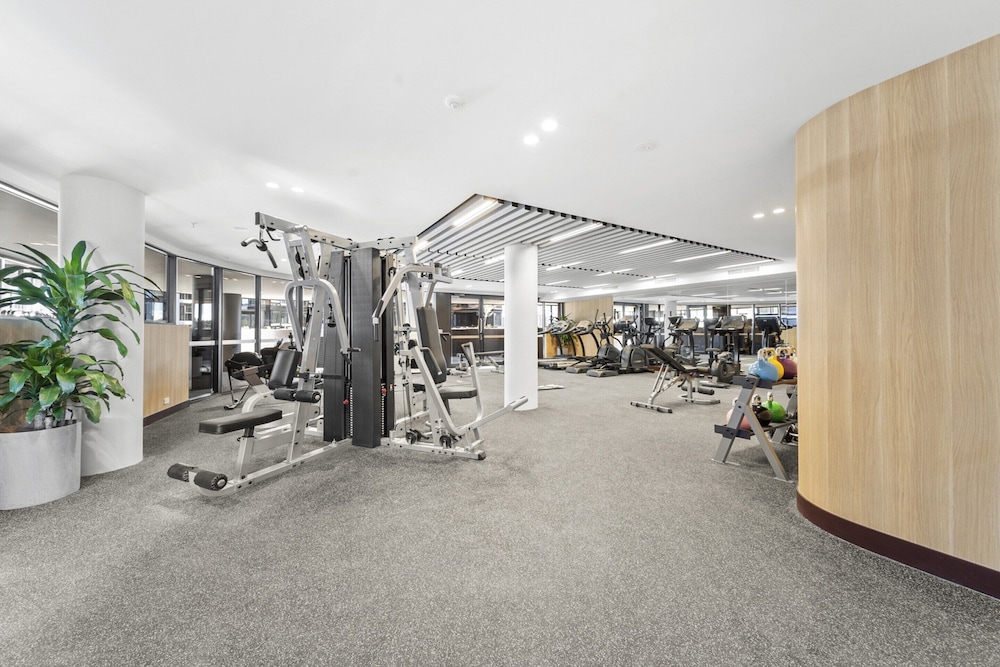 Phillip 2-bed: Chic Interiors, Amazing Amenities