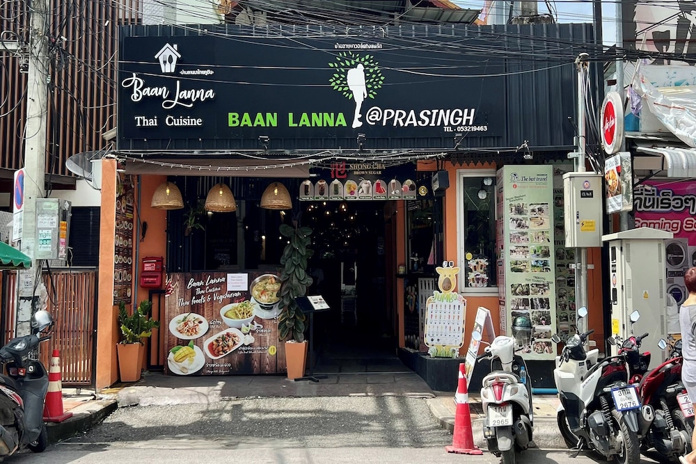 Baan Lanna At Phrasingh
