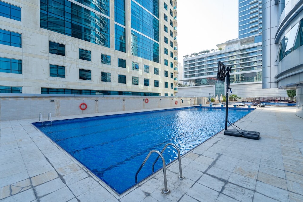Dubai Marina - Stunning Huge 4 Bedroom Apts Near JBR - Gym - Pool - Parking by Sojo Stay
