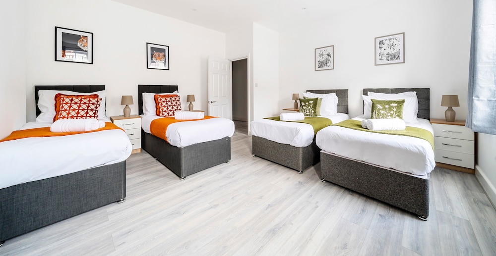 Modern Town Center Apartments Aldershot