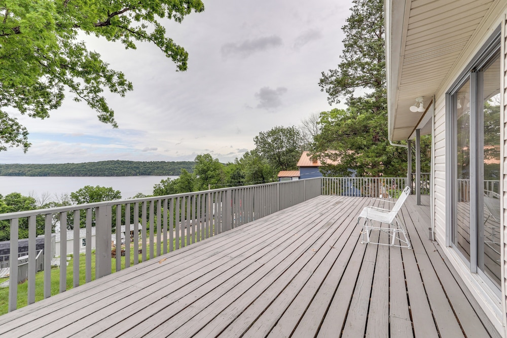 Norfork Lake Views: Home w/ Deck in Henderson