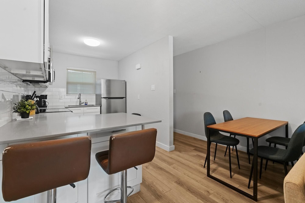 Modern 2BR Near UT Hyde Park Evonify - Property Image 11