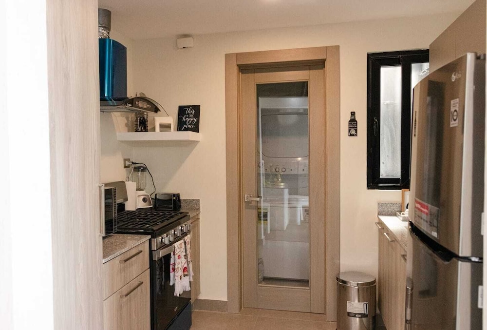 1br Luxury Condo Jacuzzi, gym Mountains With Parking lot