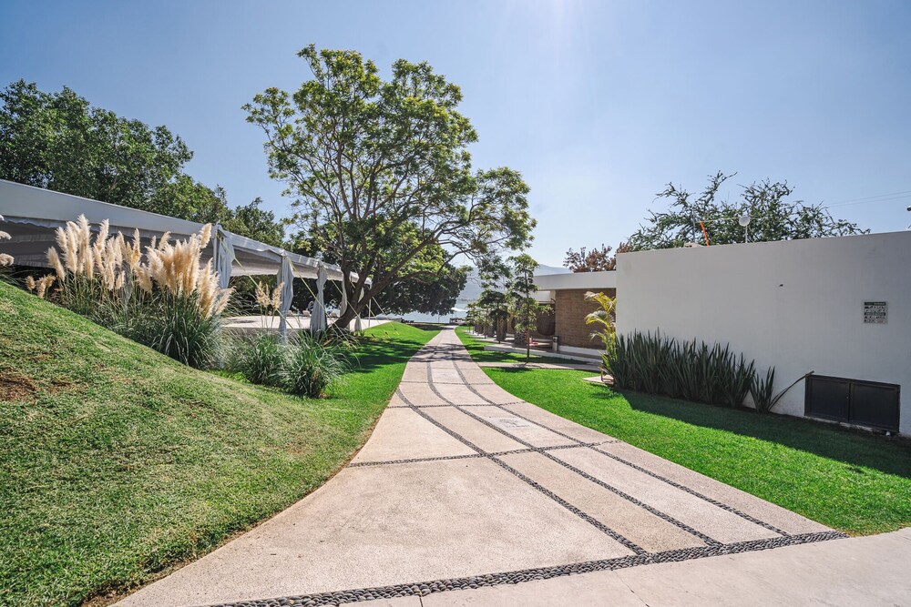 Charming Bungalow Cajititlan 2 Beds Pool