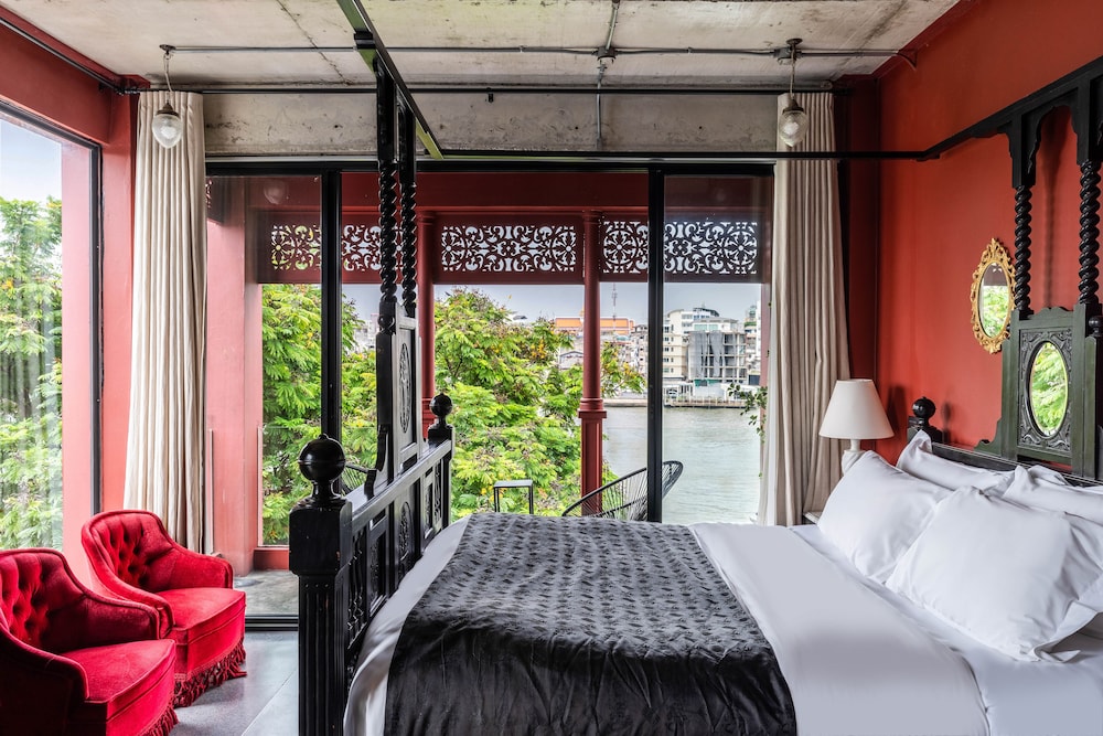 Amdaeng Bangkok Riverside Hotel 1