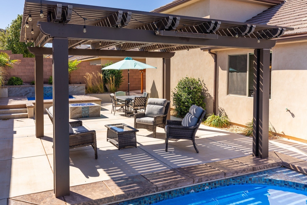Hurricane Falls Pool, Hot Tub Plus Dog Friendly! 4 Bedroom Home