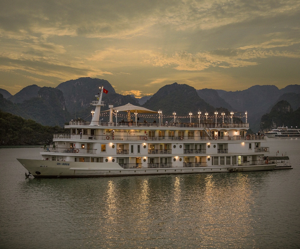 Paradise Elegance Cruise