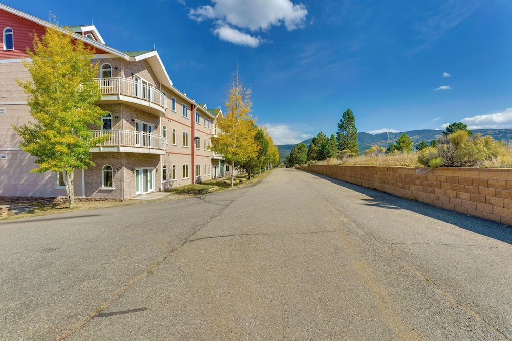 2 Mi to Angel Fire Resort: Mtn-view Townhome! view 4