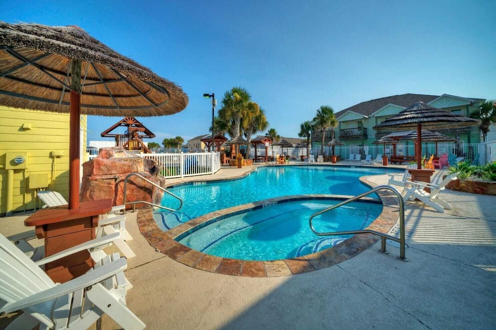 Sleeps 18 2 Beach Homes w/ 2 Pools, Playground, Covered Patios Pirates Bay