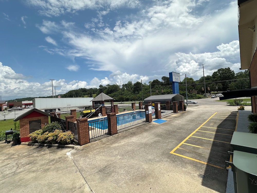 Royal Inn - Property Image 37