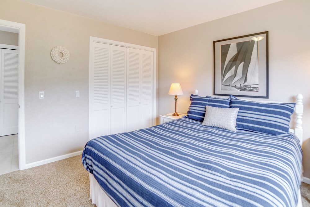 Beach Access & Hot Tub: Coastal Gem in Manchester