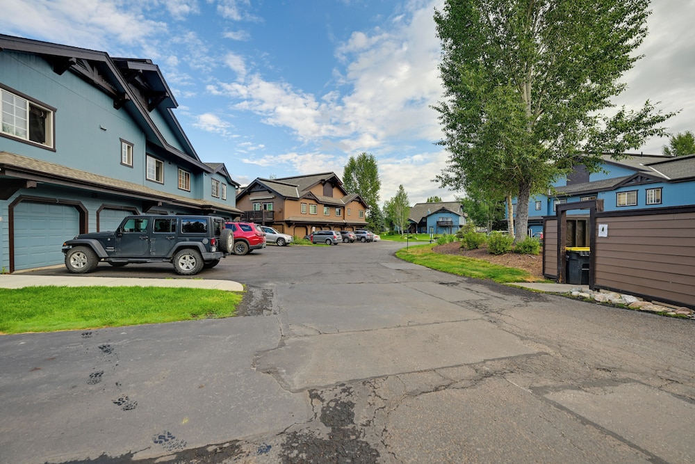 Cozy Steamboat Condo w/ Balcony & Mtn Views!