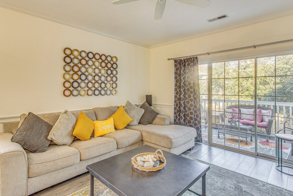 Swim, Putt & Play: Central Condo in Myrtle Beach!