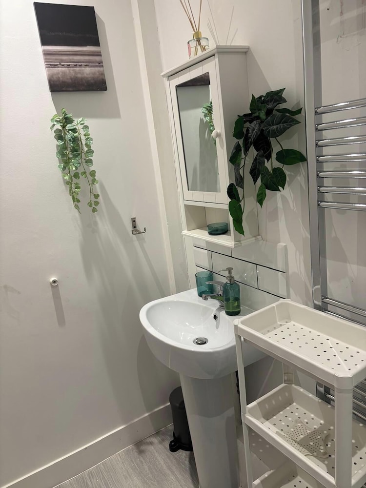 South Manchester 2-bed Apt With Ensuite, Sleeps 4