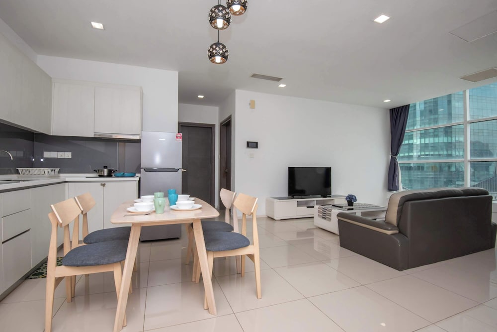 Bright 2BR Suasana Stay Near JB Sentral CIQ