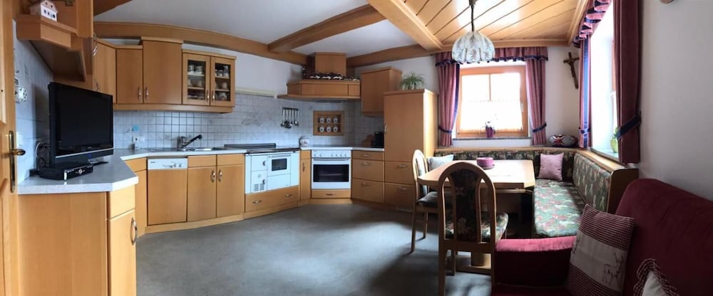 Charming Apartment in Goldegg, Austria - Mountain Views & Private Entrance