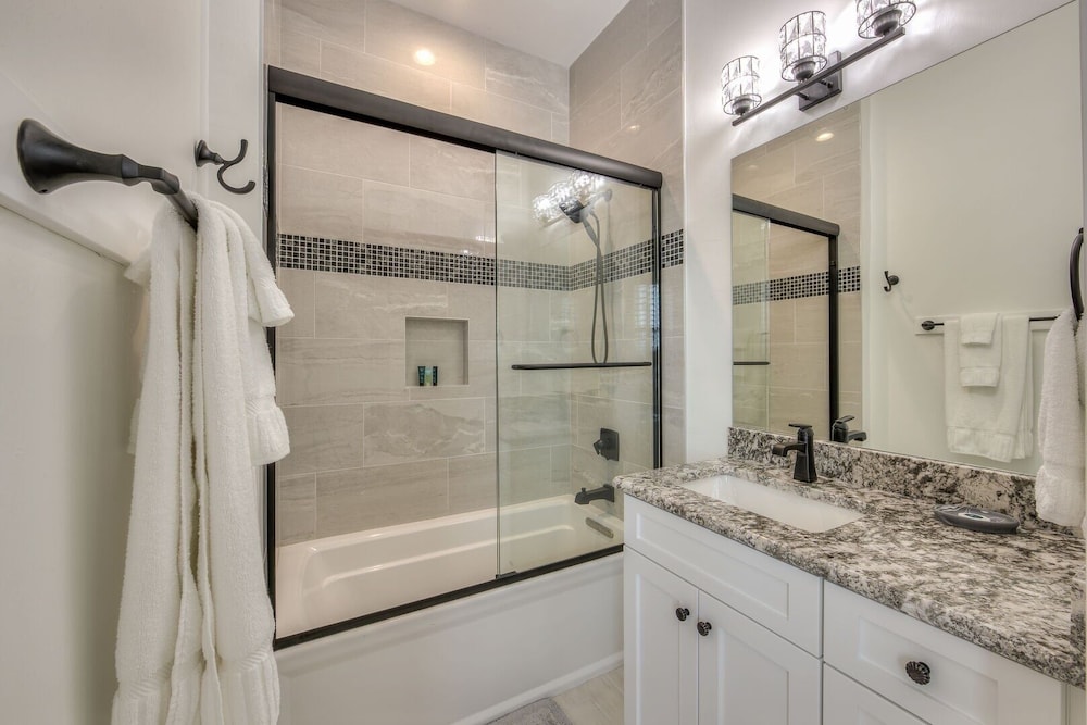 3552/3554 Big Kahuna Oasis: 10br, Pools & Beach Access 10 Bedroom Home