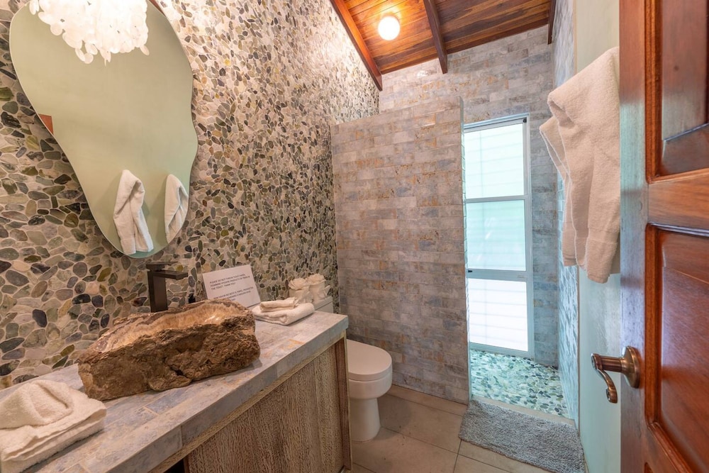 Casa Bonita - 5BR With Pool Walk to Beach