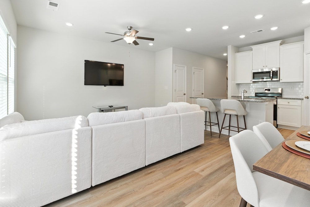 Charming Easley Retreat With Private Yard 3 Bedroom Townhouse