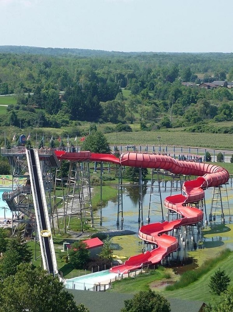 Darien Lake Lodge on the Lake