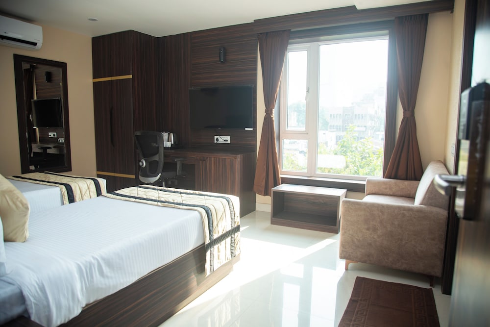 PARK EASTERN HOTEL