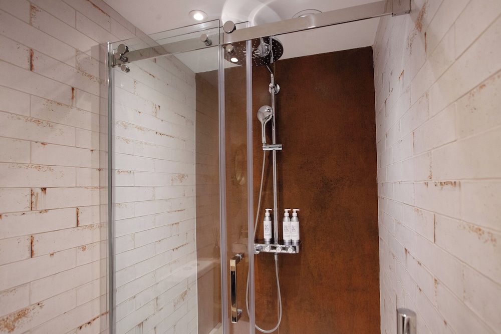 Higgihaus Apt1 36 37 Royal York Cres